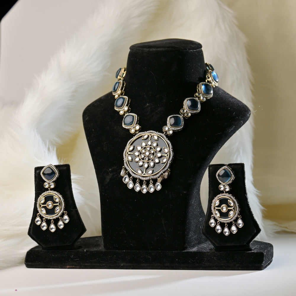 Shoreline Glow Necklace Set