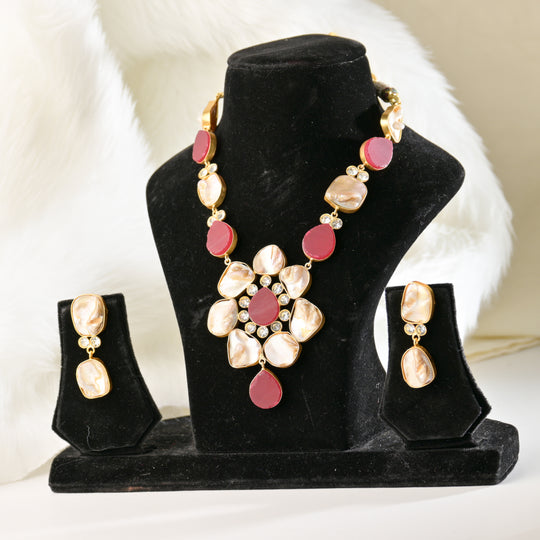 Dais Necklace Set