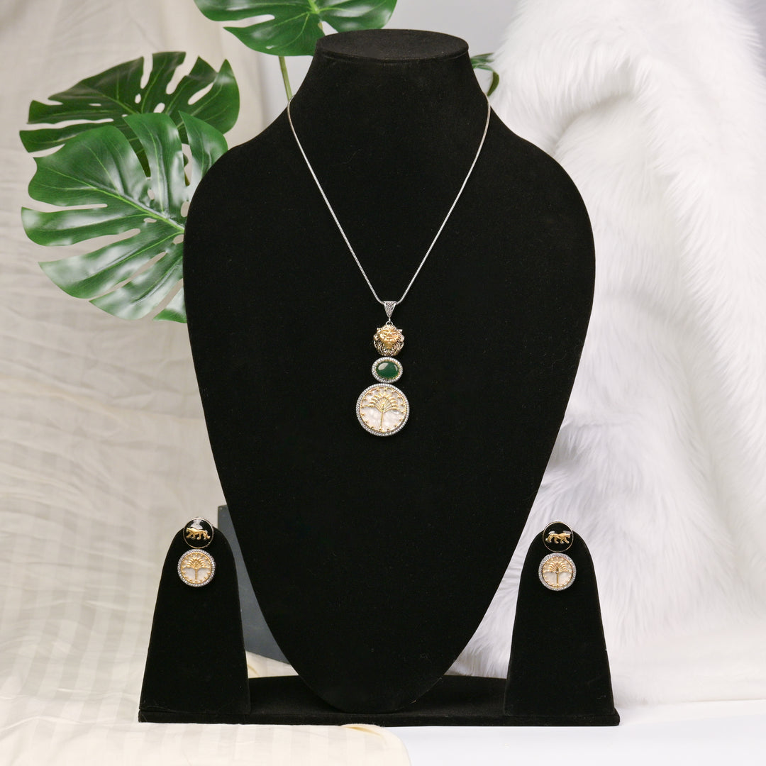 Drizzly Woods Necklace Set