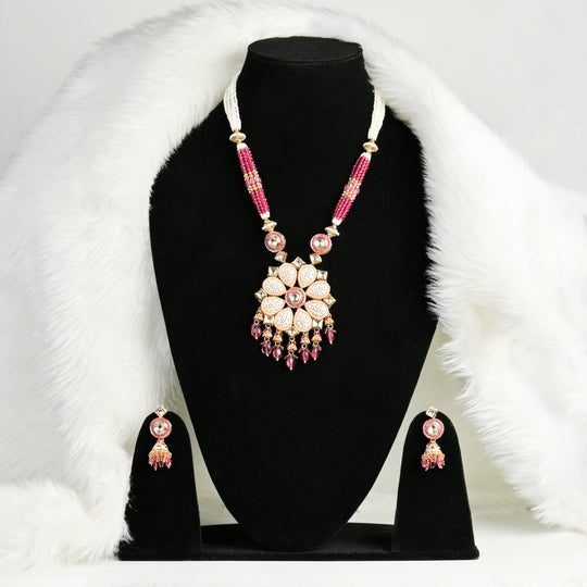 PaisleyBela  Motif Necklace Set