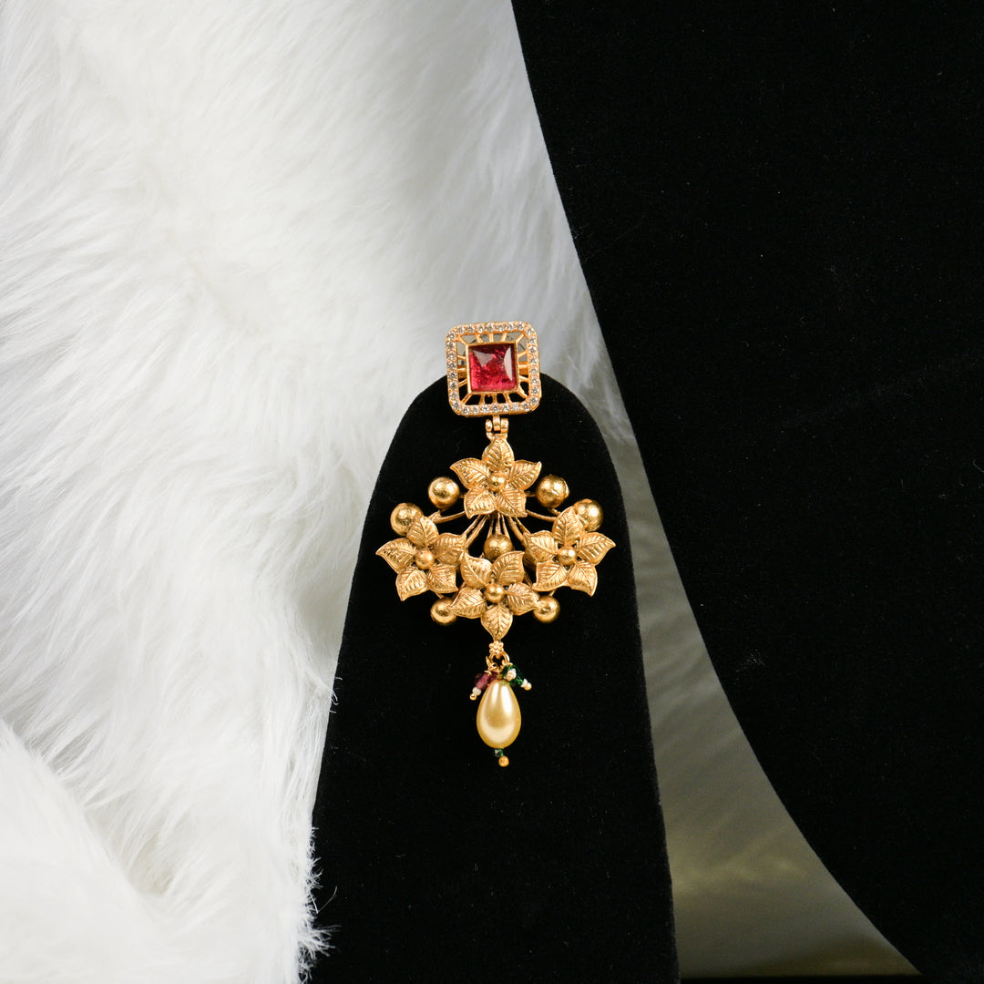 Aradhana Necklace Set