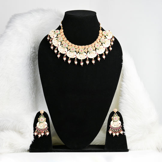 Akratu Necklace Set