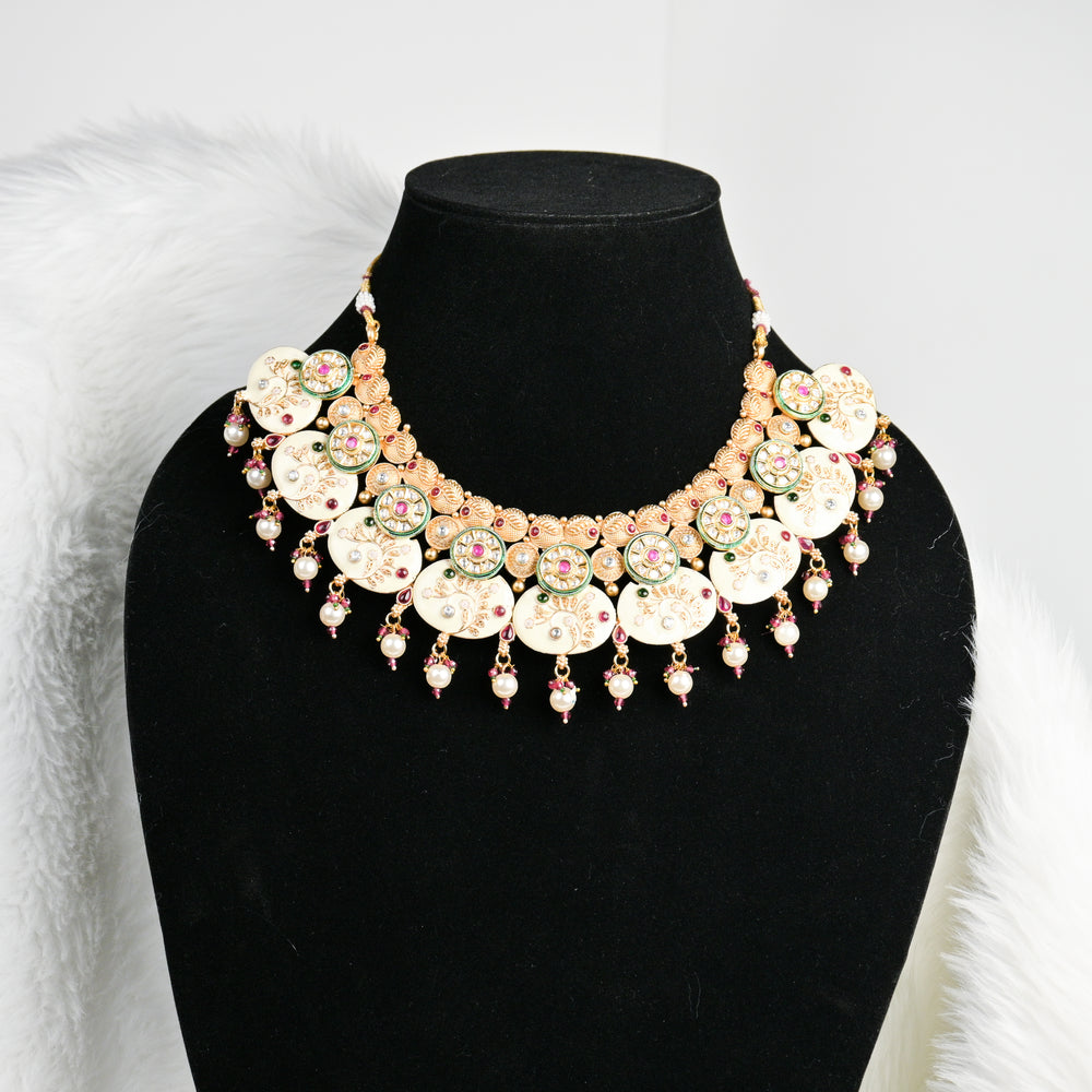 Akratu Necklace Set