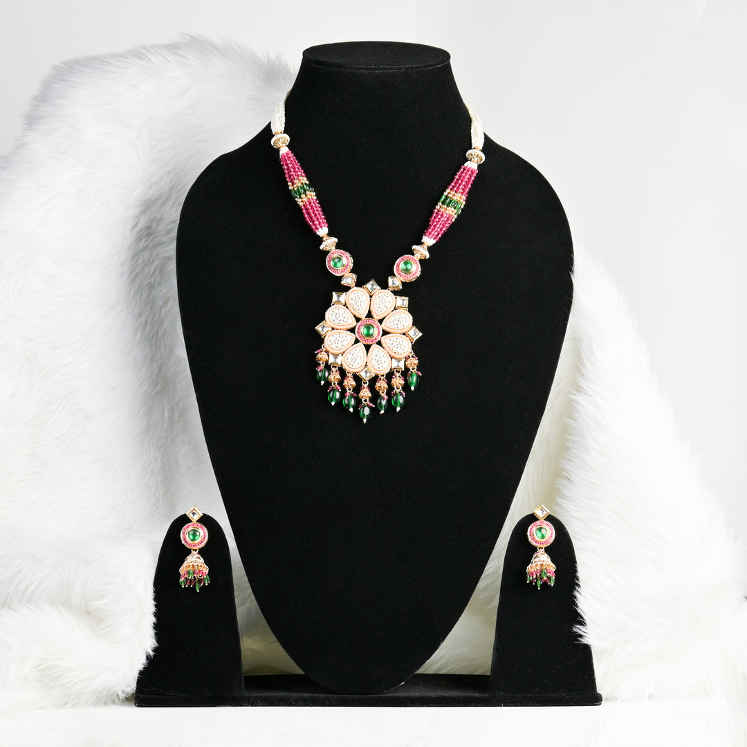 PaisleyBela  Motif Necklace Set