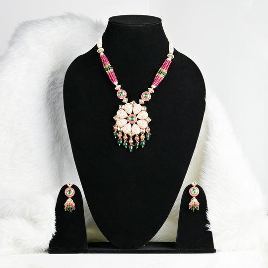 PaisleyBela  Motif Necklace Set
