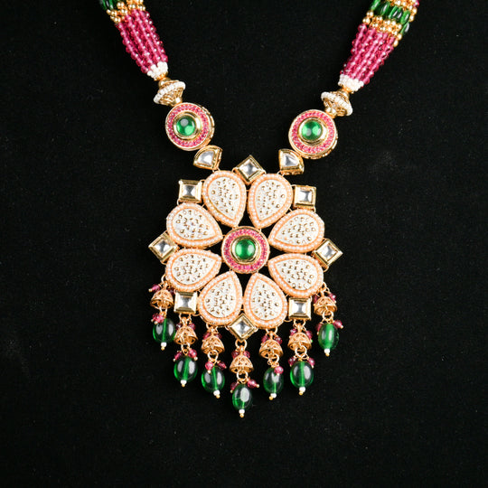 PaisleyBela  Motif Necklace Set
