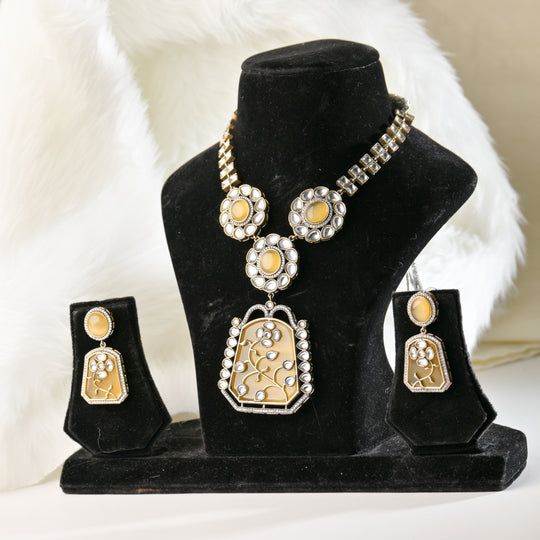 Samalya Stones And Beads Necklace Set