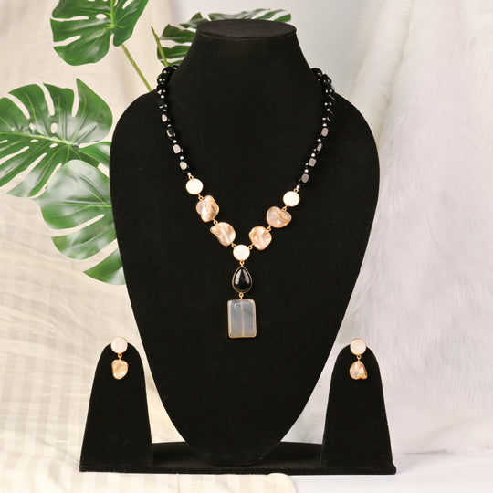 Drown Moon Necklace Set